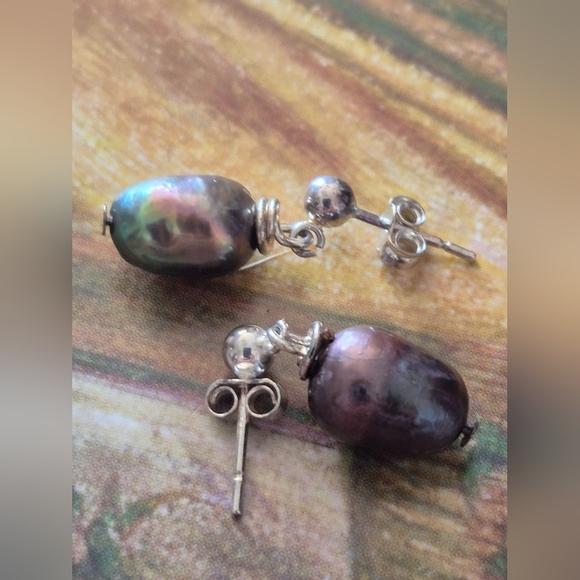 925 Steeling Silver and Black Peacoke Pearl Earrings - Picture 2 of 5